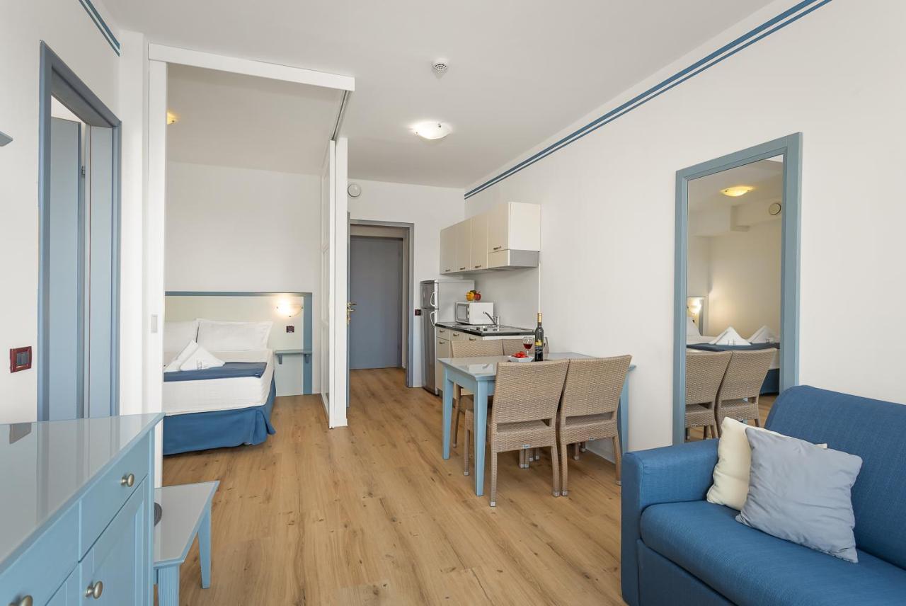 Two-Bedroom Apartment Balcony Sea View